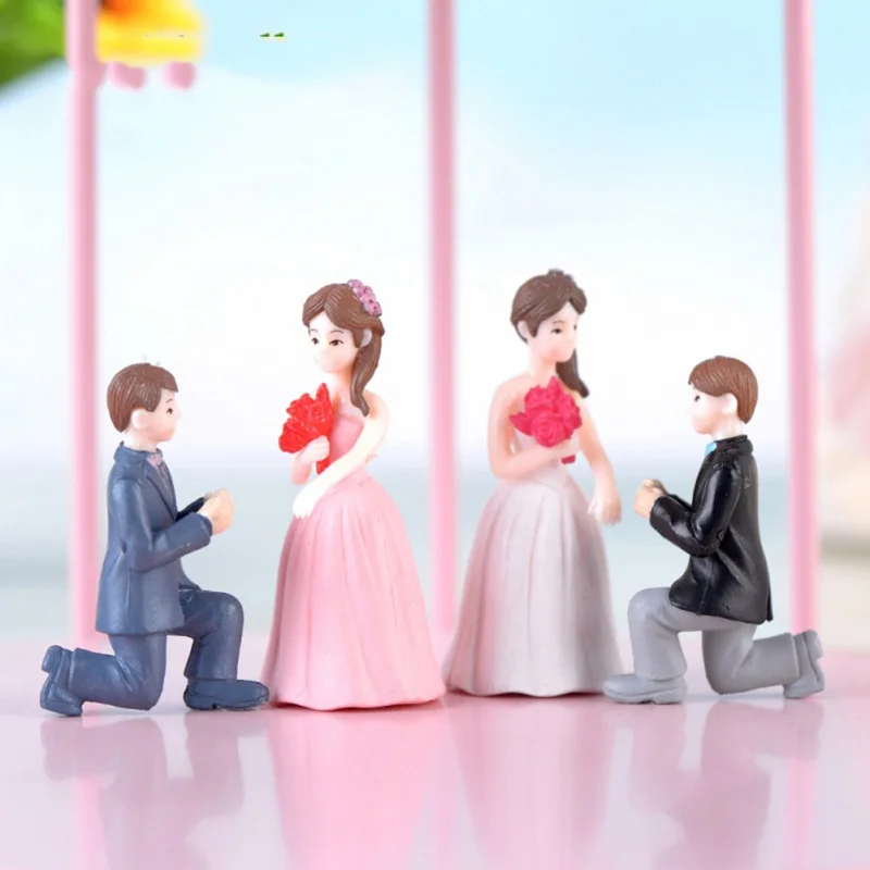 

Romantic Lovers Couple Chair Figurines Miniatures Fairy Garden Gnome Moss Terrariums Resin Crafts Home Decoration Accessories