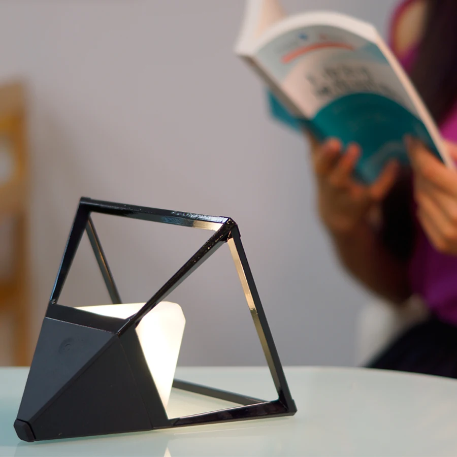 Ceny Wymienne USB lampa stołowa nowy piramida stoły biurko lampy do sypialni czytanie książki światło ochrony humanizowane dotykowy GX dyfuzor