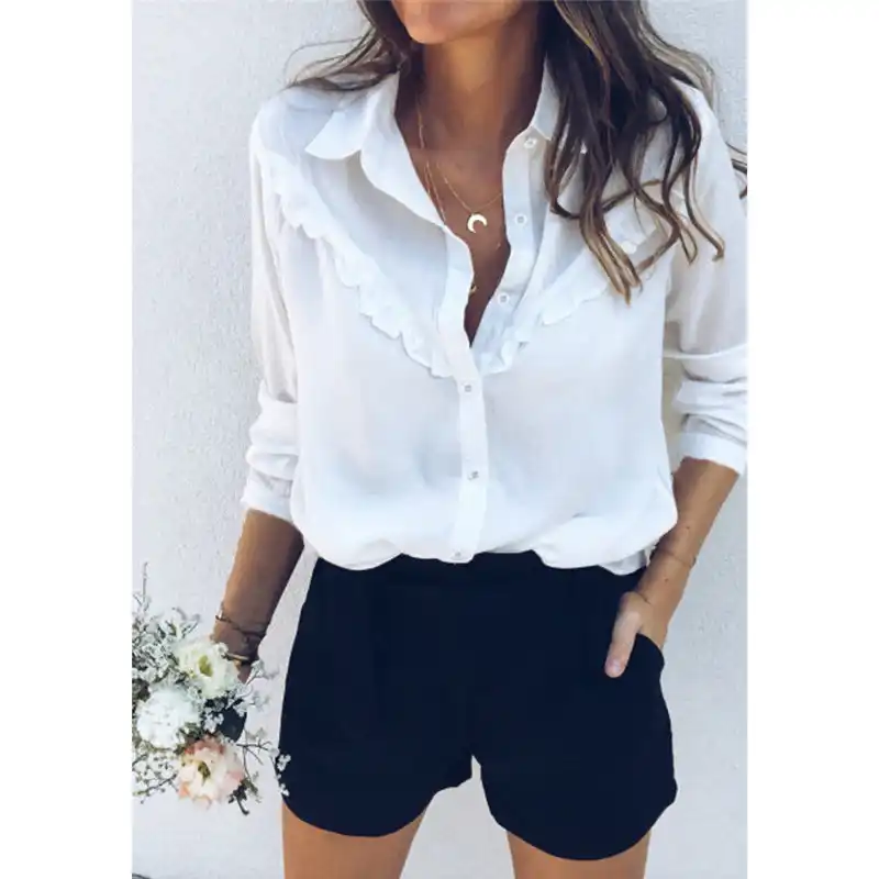 mujeres con camisa blanca