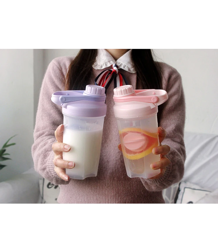 500/700ML Fashion Sports Shaker Bottle Plastic Portable Fitness Water Bottle Outdoor Men and Women Protein with Scale Cup