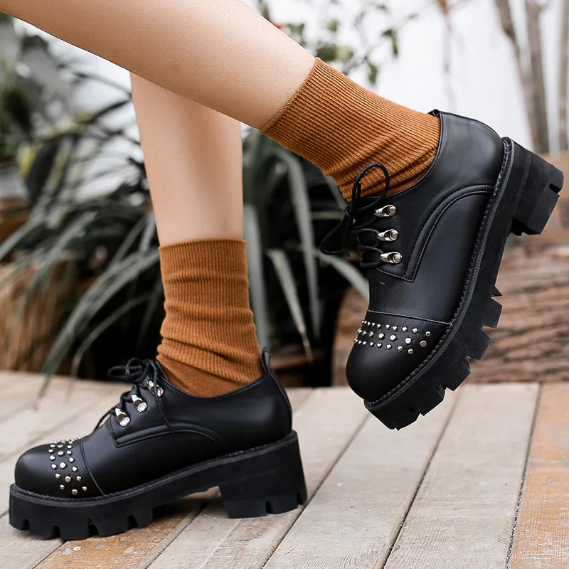 

2019 autumn new fashion simple solid color thick sole casual shoes women retro style comfortable rivet decorative flat shoes