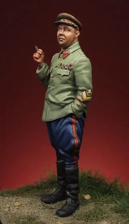 

1/35 Resin Figure Model Kits Russian Officer Unassembled unpainted