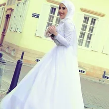New Arrival Middle East Muslim Wedding Dress with Long Sleeve Charming High Neck Appliques Crystals Hijab Bridal Gown
