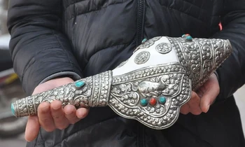 

Collect Old Tibet Silver Carved 8 Auspicious Symbol Conch Shell Trumpet Statue