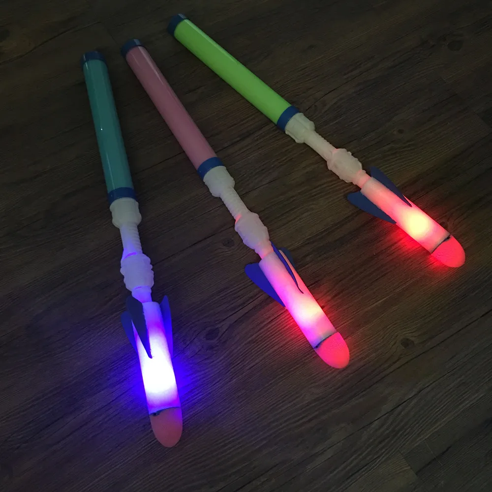 

1 Piece Hot Sell Flash Ultra Rocket Flying Night Outdoor Rocket Toy Sports Kids Toy Boys Party Christmas Toys Gift Random Color