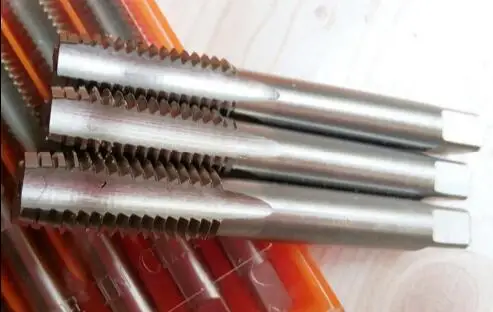 

1 шт. 17 мм x 17 мм x 1,5 метрический HSS правосторонний кран M17