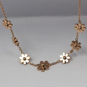 

Popular jewelry accessories, fashion Daisy necklace, titanium steel gold 7 small chrysanthemum necklace chain