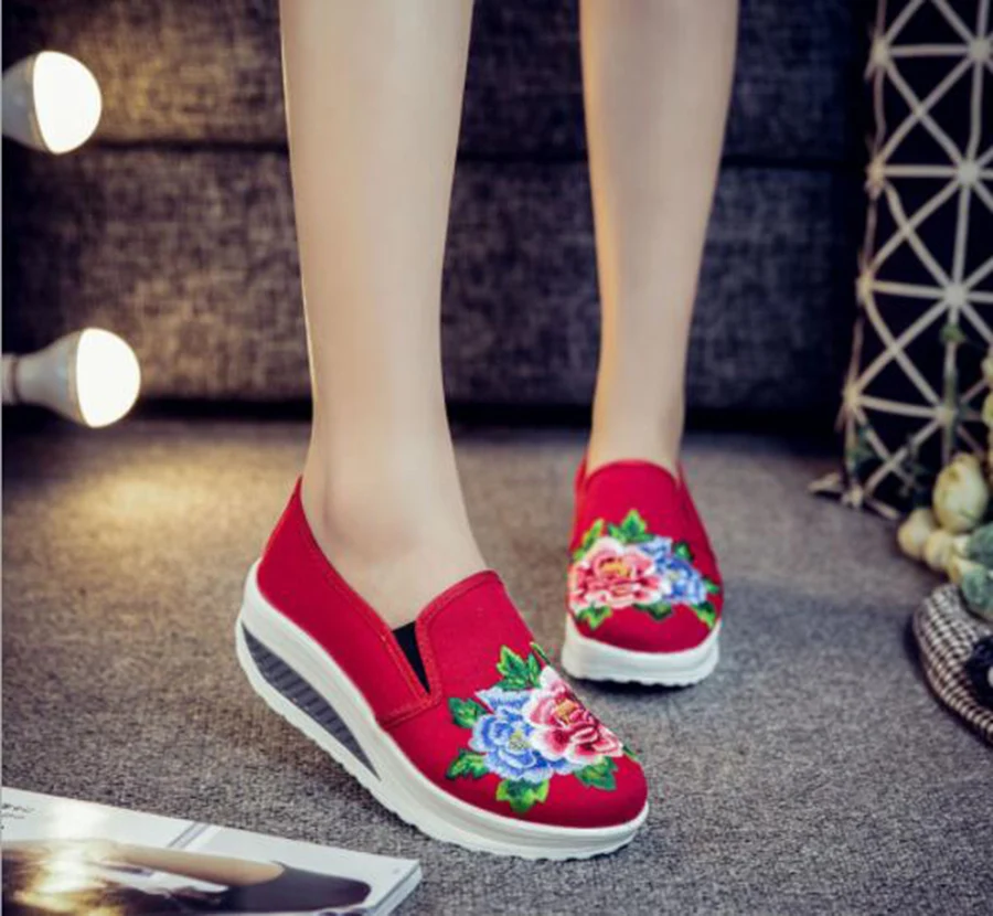 

Sister Flower Rocking Shoes Lazy Casual One Foot Wear Embroidered Spring and Summer Women's Single Shoes Increased Hard-wearing