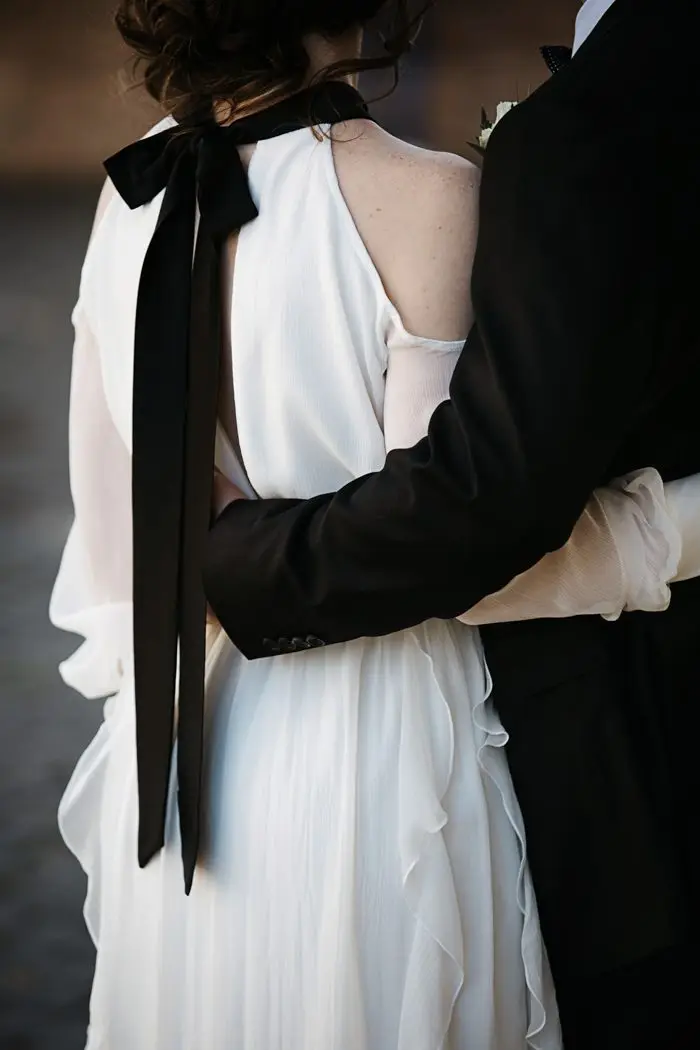 piazza-del-campidoglio-in-rome-was-the-perfect-wedding-destination-for-this-art-and-history-loving-couple-quince-and-mulberry-studios-41-700x1050