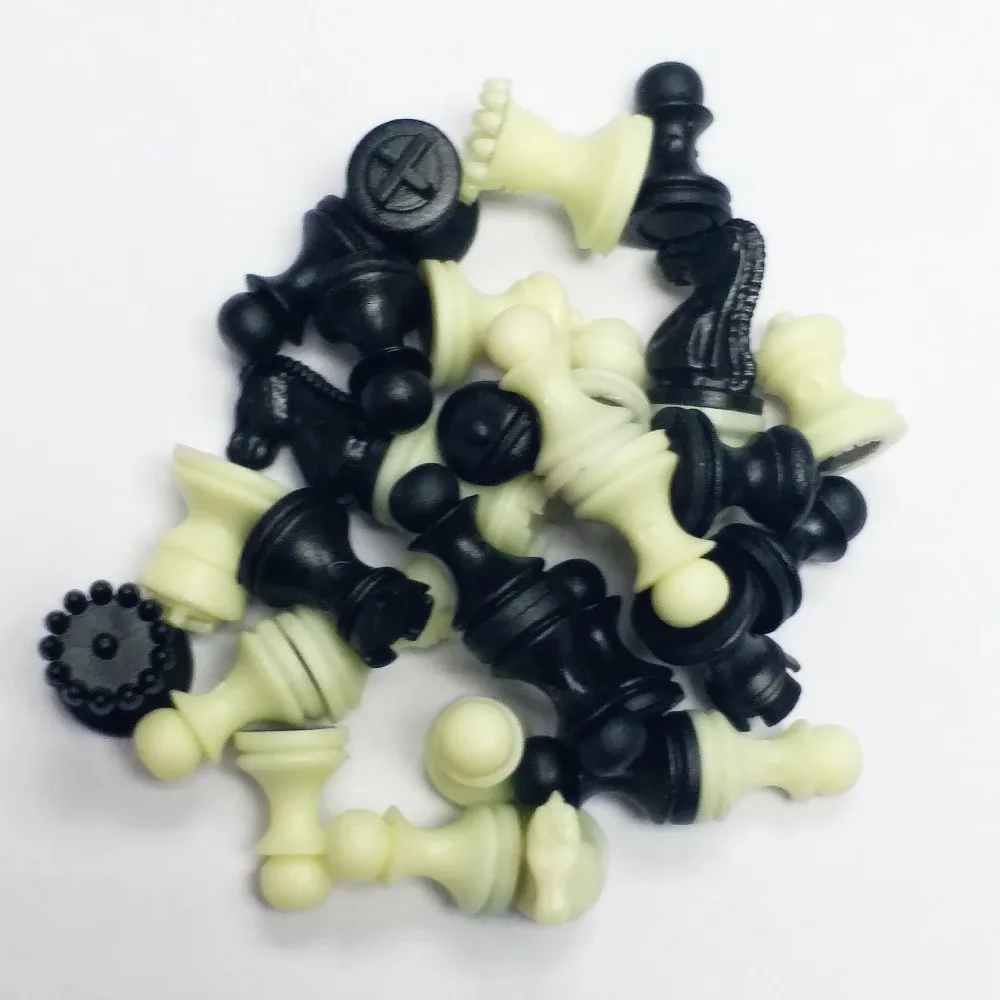 E832 Magnet Chess       21g