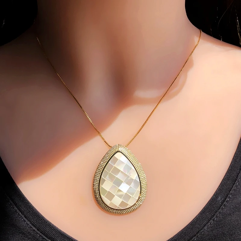 

Natural Freshwater Mother Of Pearl Sea Shell Water Drop Shape Big Pendant Necklaces For Women Gift Gold Color Statement Jewelry