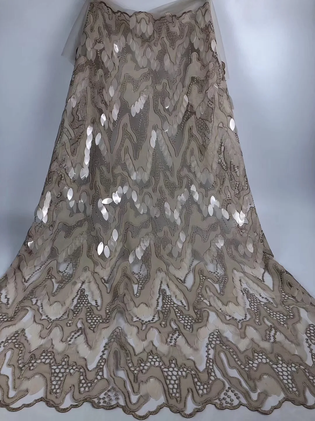 

Beautifical african lace fabrics Fashion design 3d sequins net lace fabric for dress nigerian net lace fabric 5yards ML1N777