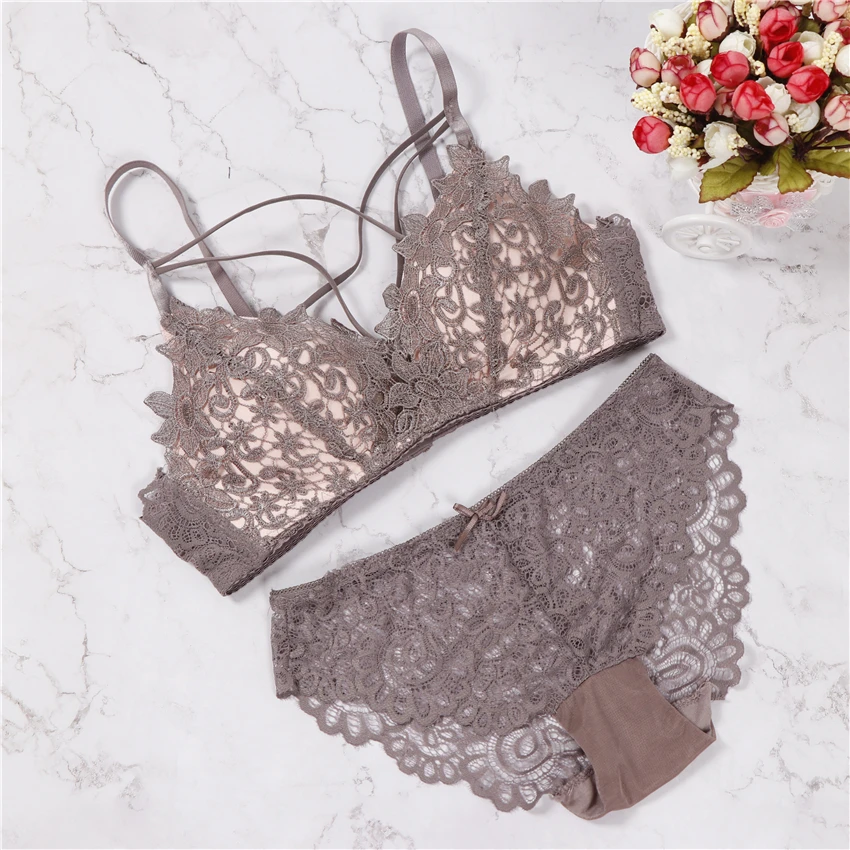 

2018 floral wireless bra lace lightly lined triangle bra set underwear women lingerie deep plunge V neck new arrival