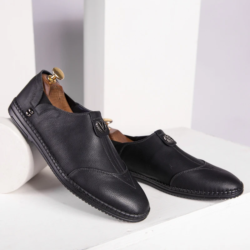 

New Casual Men shoes Leather Party Dress Breathable Fashion Wedding Male Fashion Loafers soft Black brown business leisure shoes