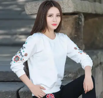 

Women's white round neck embroidered long-sleeved T-shirt new loose cotton T-shirt