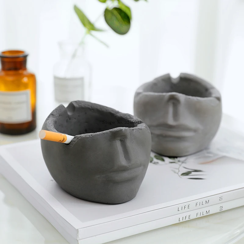 

1pcs skull ashtray Nordic creative personality home living room ashtray Modern trend large face cement ashtray