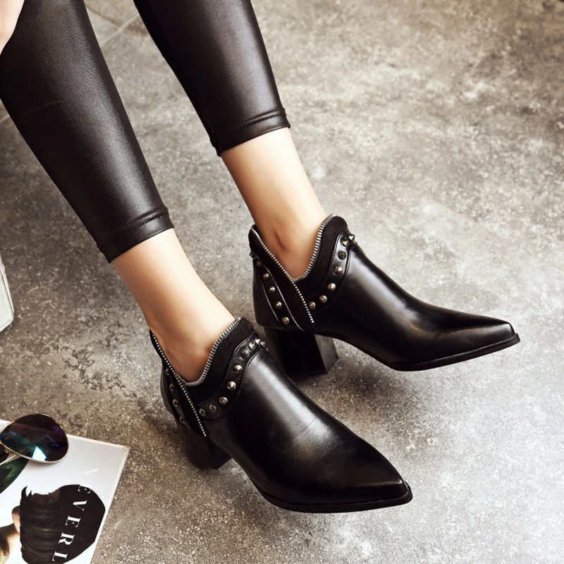 

Customized Big Size 34-42-43 Rivets Chelsea Boots Leather Short Ankle Boots Women Zipper Studded Martin Snow Booties Motorcycle