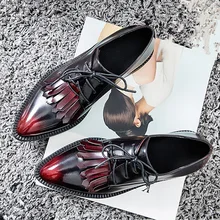 Новая Женская обувь pu Кожаные туфли на плоской подошве Для женщин Four Seasons кисточкой Кожаные туфли со шнуровкой острым Оксфорд женская обувь Zapatos Mujer