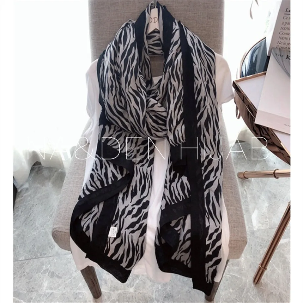 

2019 striped print shawl soft elastic style scarf black and white pattern scarves shawls women foulard muslim headband hijabs