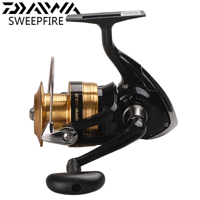 Best Price DAIWA SWEEPFIRE Spinning Fishing Reel 1500-4000 2 Ball Bearing Spinning Reel Molinetes e Carretilhas Saltwater Fishing Reels Best Price DAIWA SWEEPFIRE Spinning Fishing Reel 1500-4000 2 Ball Bearing Spinning Reel Molinetes e Carretilhas Saltwater Fishing Reels