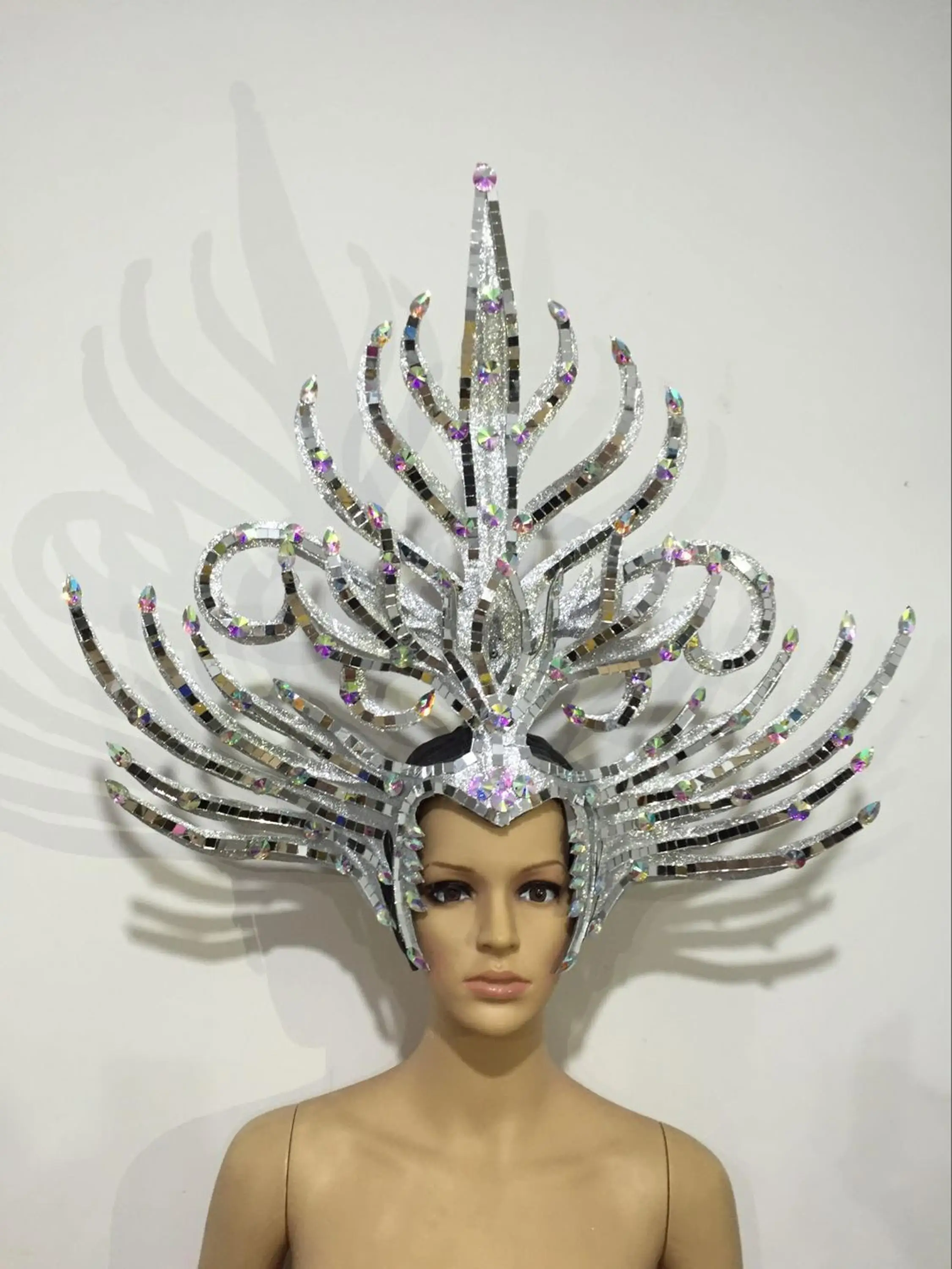 

Latin dance Samba accessories Fashion exquisite headdress feathers Delicate dance shows accessories Samba clothing