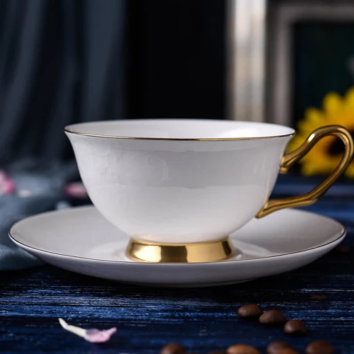 200 мл фарфоровые чайные чашки Fine Bone Китай чайная чашка и блюдце набор британский стиль роскошные керамические кофейные чашки праздничные подарки 2 цвета - Цвет: White