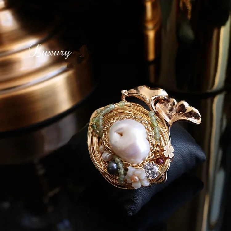 round pearl brooch (21)