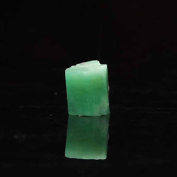 

Ultra-fine mineral crystals emerald green natural rough stones mark collectibles ore samples without optimization 01