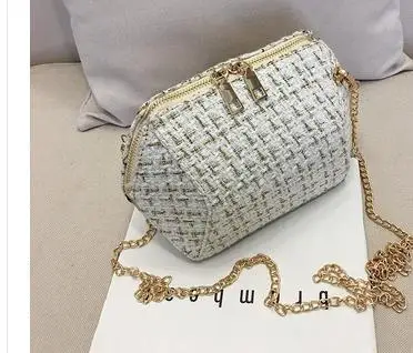 

2018 new ladies suede Korean version of the diagonal shoulder chain wool fashion shell bag.
