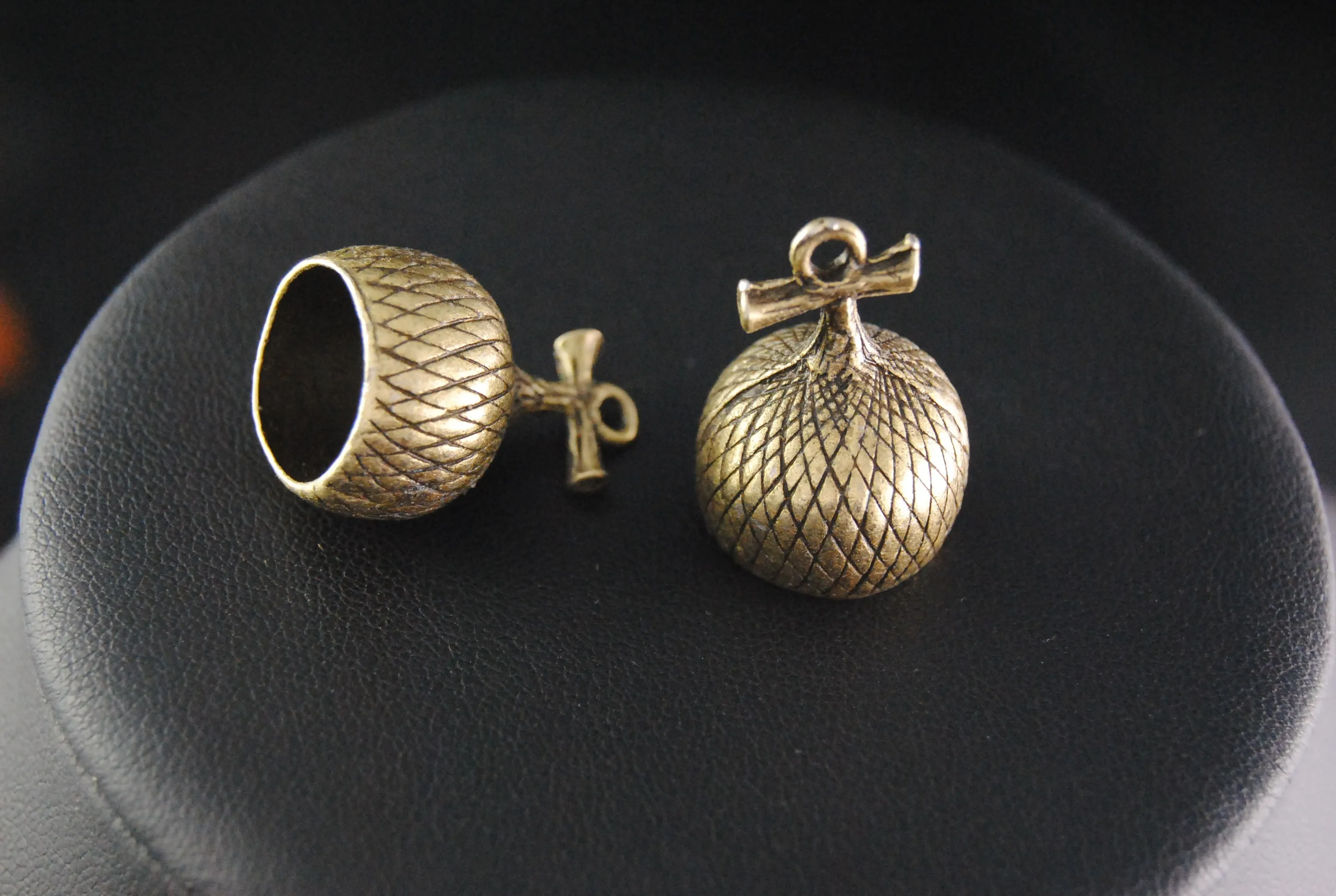 5Pcs Antique Bronze End Caps Tassel Round Charm Jewelry Making DIY