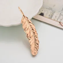 Venta al por mayor 2019 broche de oro nuevo pluma de colores para mujeres señora europeo Vintage boda broches Pin flor solapa Pins para mujeres