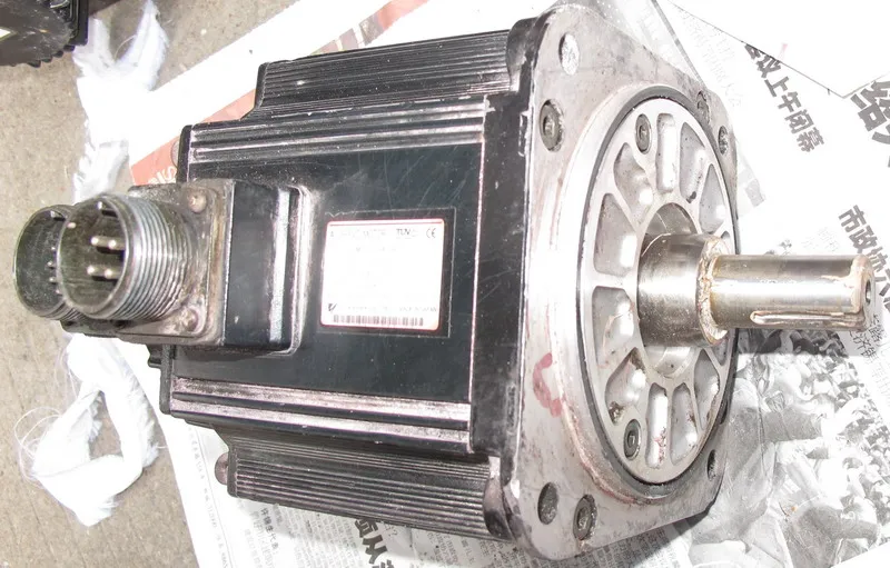

Used servomotor SGMGH-09ACA61