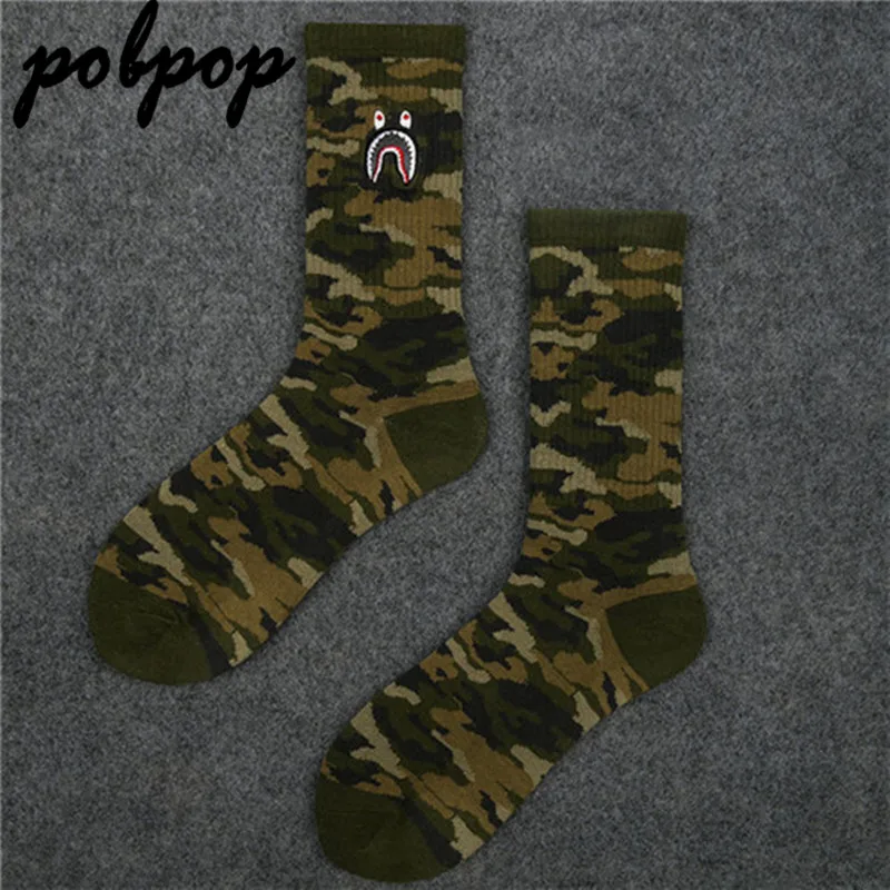 

Solid color men socks ladies socks maple leaf pattern warm and breathable hip hop style all seasons can be worn five color
