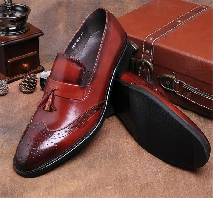 Мужская обувь с перфорацией типа «броги» с кисточками; однотонные кожаные туфли без застежки; модельные туфли в стиле ретро с острым носком; туфли дерби