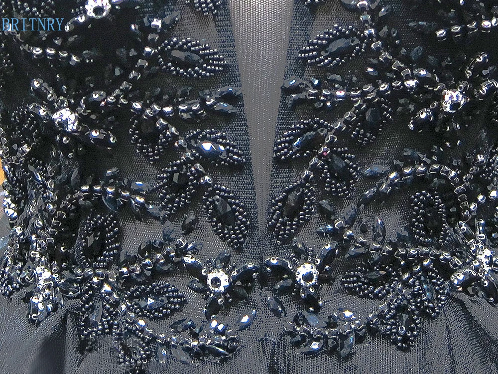 Long-Puffy-Prom-Dresses-2018-V-neck-Sleeveless-Top-Beaded-Crystals-Ball-Gown-Backless-African-Black (1)