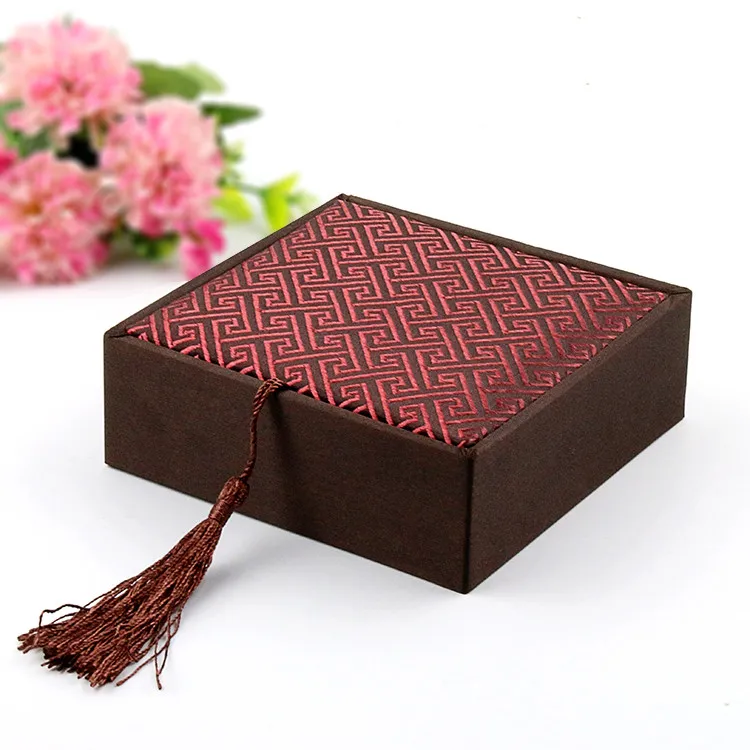 Кисточкой квадратный китайская шелковая ткань коробка браслет Подарочная упаковка для женщин мужские шкатулка чехол для хранения 12x12x4 см