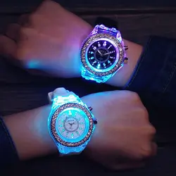 Светящиеся светодио дный Дети часы с силиконовым ремешком кварцевые женщина человек наручные часы светящиеся в темноте браслет