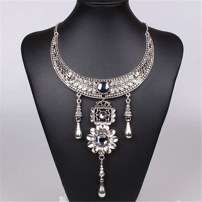 

2017 New Women Pendant Necklaces Flower Crystal Maxi Statement Necklace Female Long Winter Sweater Chain Pendant Accessories