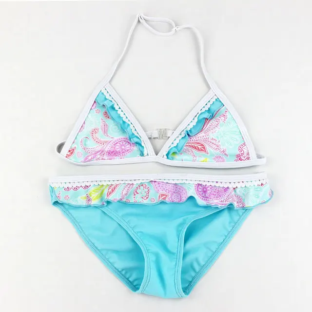 Купальниках