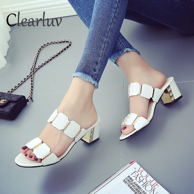 2019 الصيف جديد أزياء البرية الصنادل مع الصنادل و الأسماك الفم سميكة مع 34--43 مشبك معدني أحذية النساء الصنادل C0789