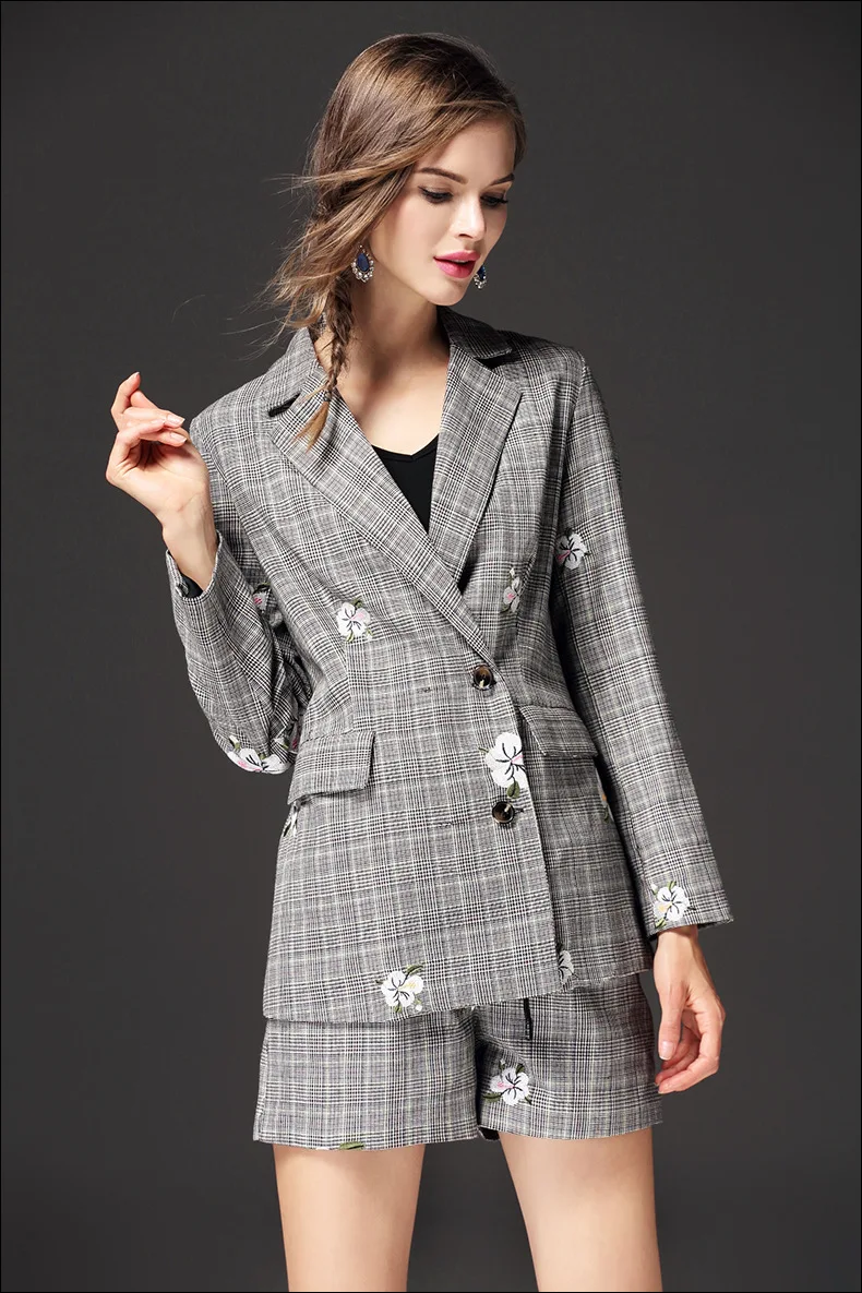 

Women Set 2017 Winter 2 Piece Set Women Plaid Flower Embroidery Long Jacket + Shorts Suit Conjunto Feminino Short E Blusa