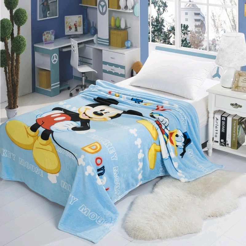 Mickey mouse blanket (2)