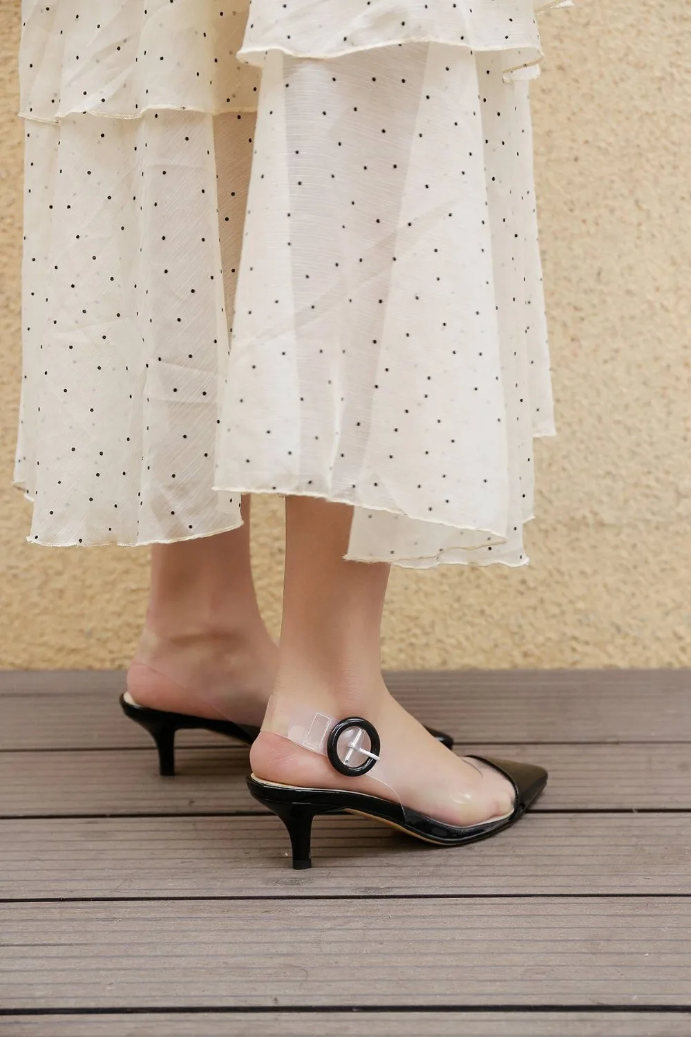 2019 Мода slingback прозрачная обувь натуральная кожа Пряжка ремень котенок на среднем каблуке из ПВХ с острым носком Элегантные босоножки L23