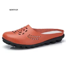 Koovan/женские шлепанцы; Новинка года; кожаные женские шлепанцы; повседневные удобные шлепанцы на плоской подошве; обувь без застежки; обувь для мам с цветочным узором
