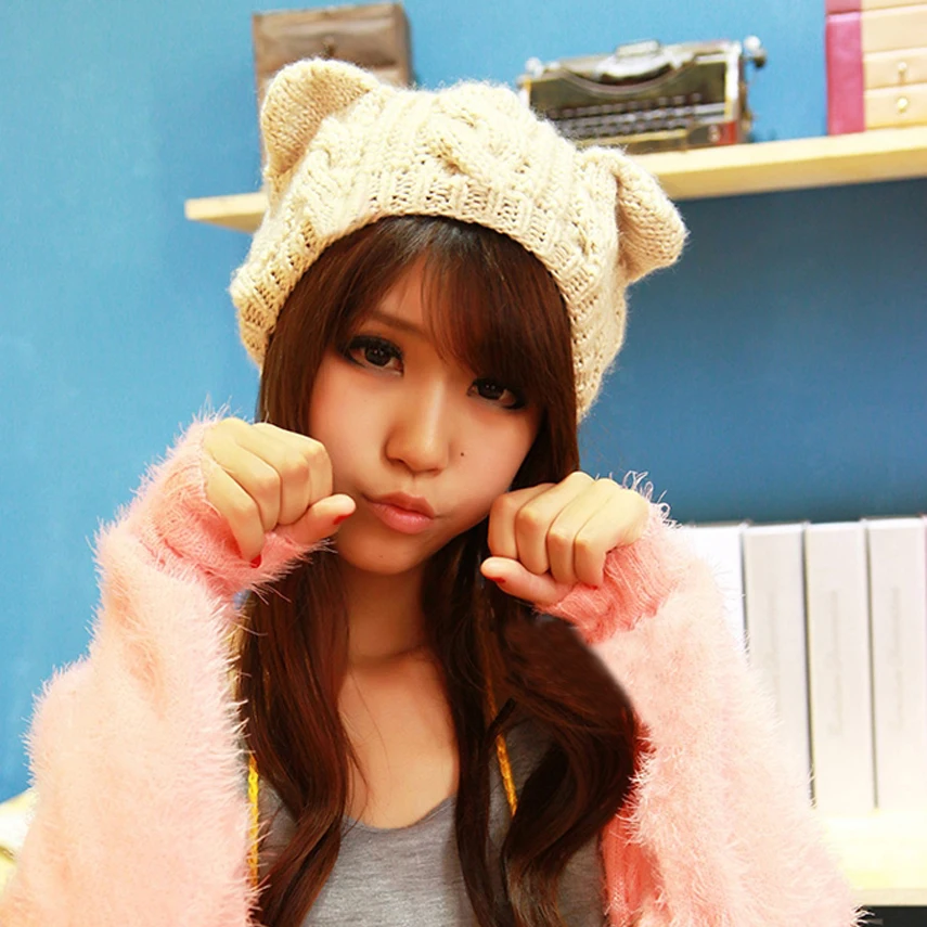 Шапка с ушками женская. Корейская шапка с ушками. Милые шапки. Шапка с кроличьими ушами. Шапка женская с ушкамм.