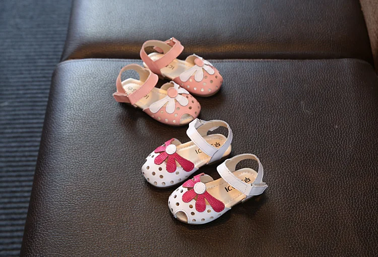 

2017 summer new children's leather hollow breathable sandals girls flowers soft sandals 1-2-3-year-old baby