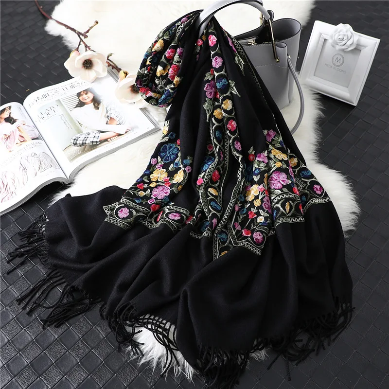 Элегантный кашемировый шарф с цветочной вышивкой для женщин, новинка, модные плотные теплые зимние шарфы с кисточками, шали высокого качества - Цвет: WJ60-black