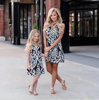

Summer Bohemia Family Look Beach Dress Vintage Printed Women And Daughter Dress Off Shoulder Cross Hanging Neck Mom And Me Dress