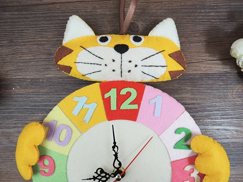 Прекрасный мультфильм маленький тигр настенные часы Войлок DIY Материал посылка 32X23 см фетровая аппликация комплект орнаментов теплый подарок для девочек и детей