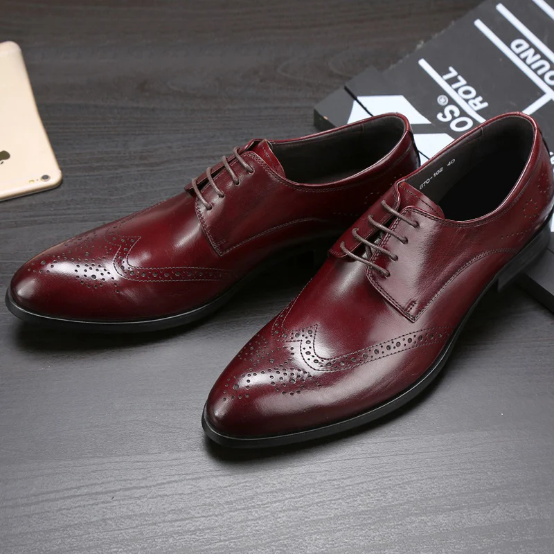 Punta Oxfords Zapatos Auténtico Tip Redonda Negro Hombre Flats Vintage Cuero marrón Hj78 Nupcial Wing Tallado Partido Británico Hombres Brogue Formal vP01wX